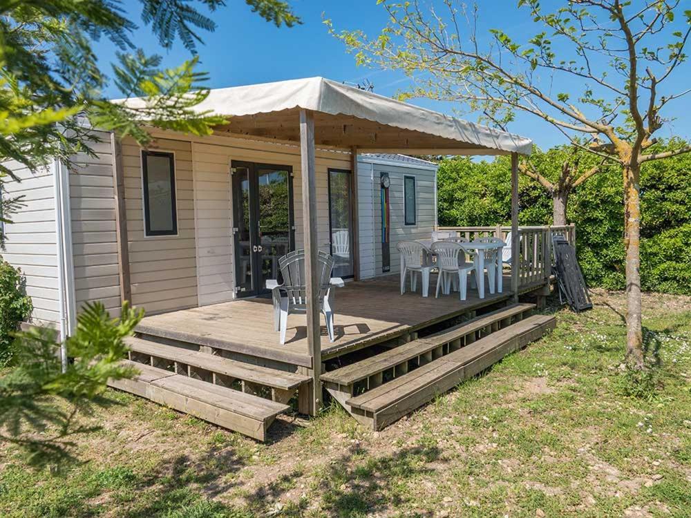 Camping Les Perouses Saint-Clément-des-Baleines Habitación foto