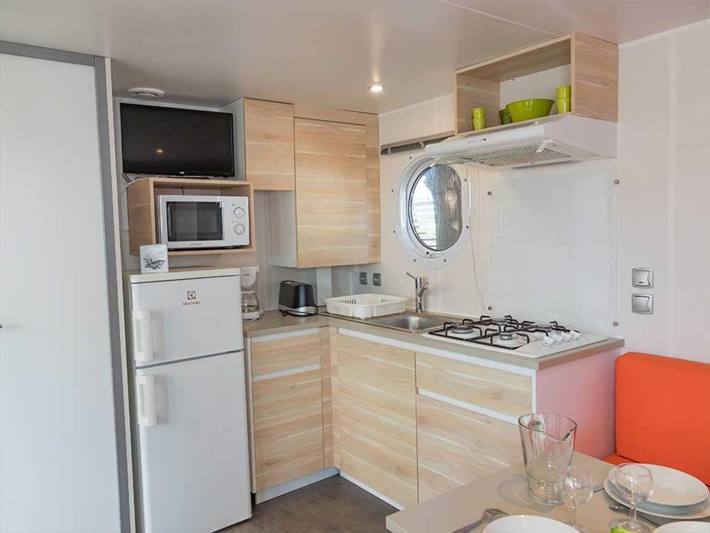 Camping Les Perouses Saint-Clément-des-Baleines Habitación foto