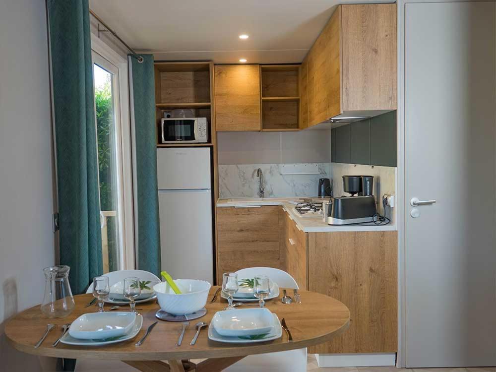Camping Les Perouses Saint-Clément-des-Baleines Habitación foto
